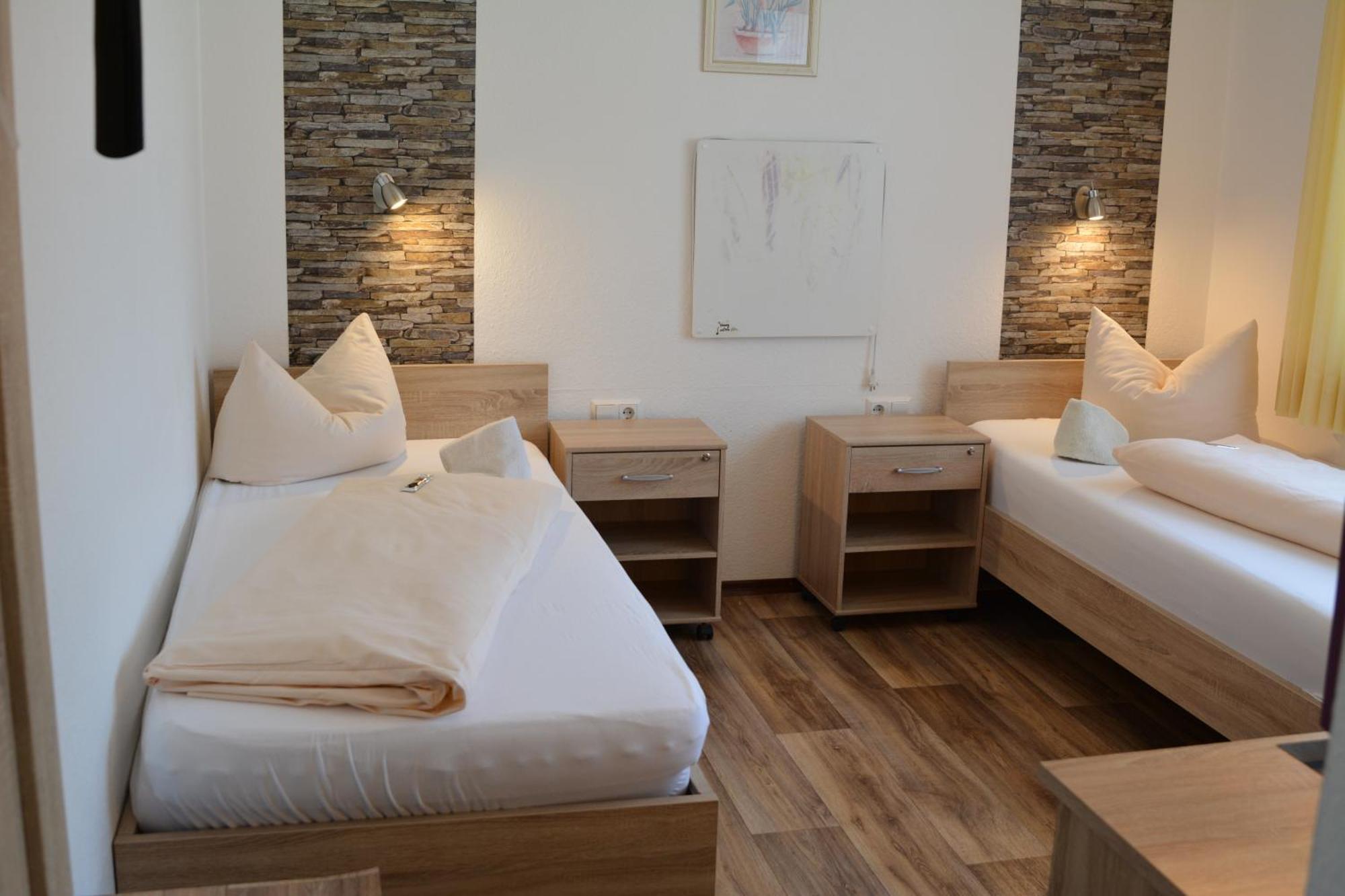 Отель Hotel-gasthof Zur Rose Вайсенхорн