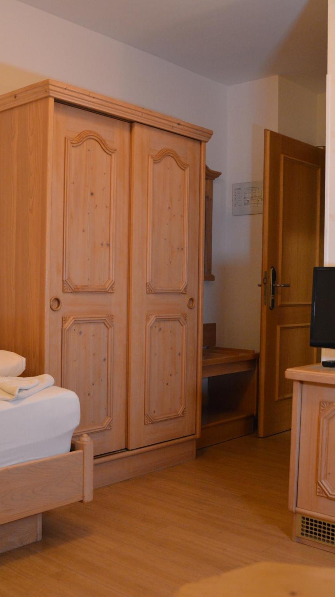 Hotel-gasthof Zur Rose Отель Вайсенхорн