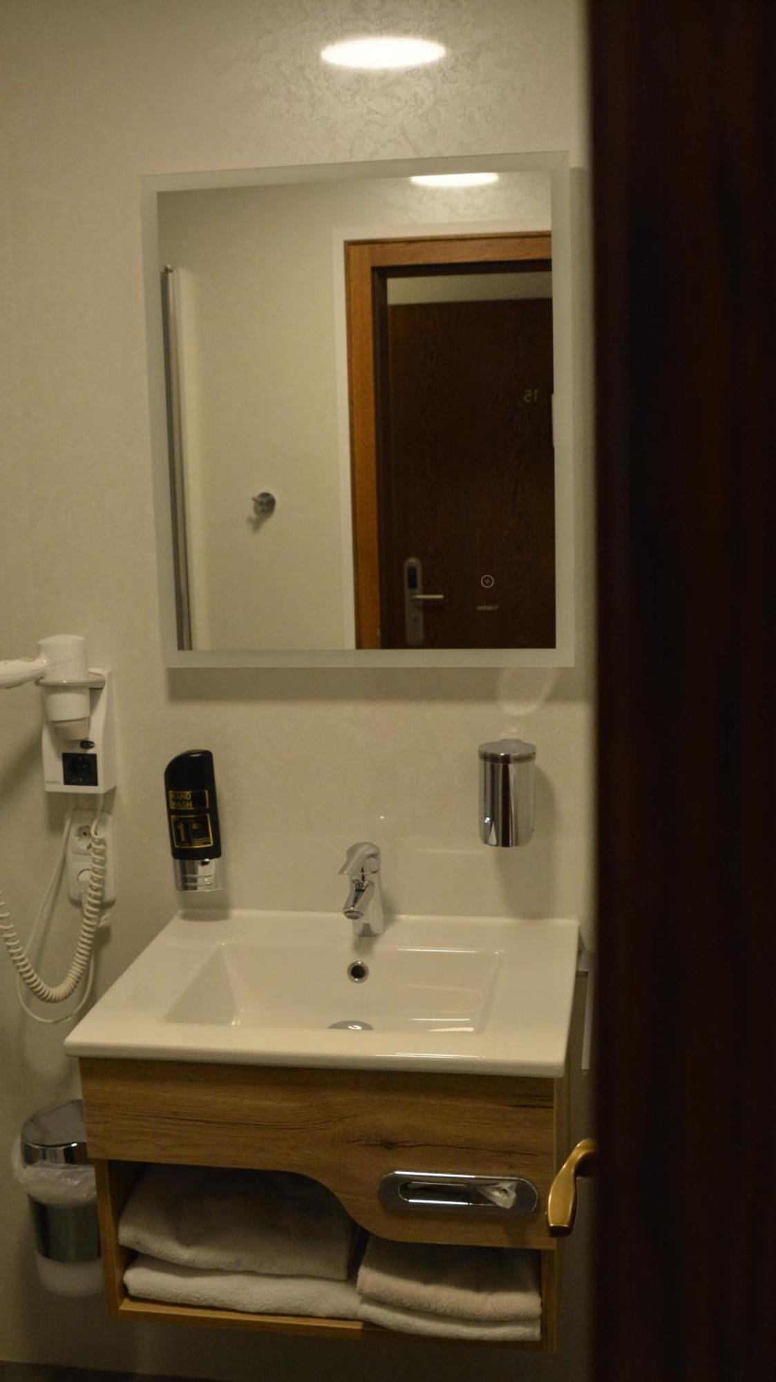 Отель Hotel-gasthof Zur Rose Вайсенхорн