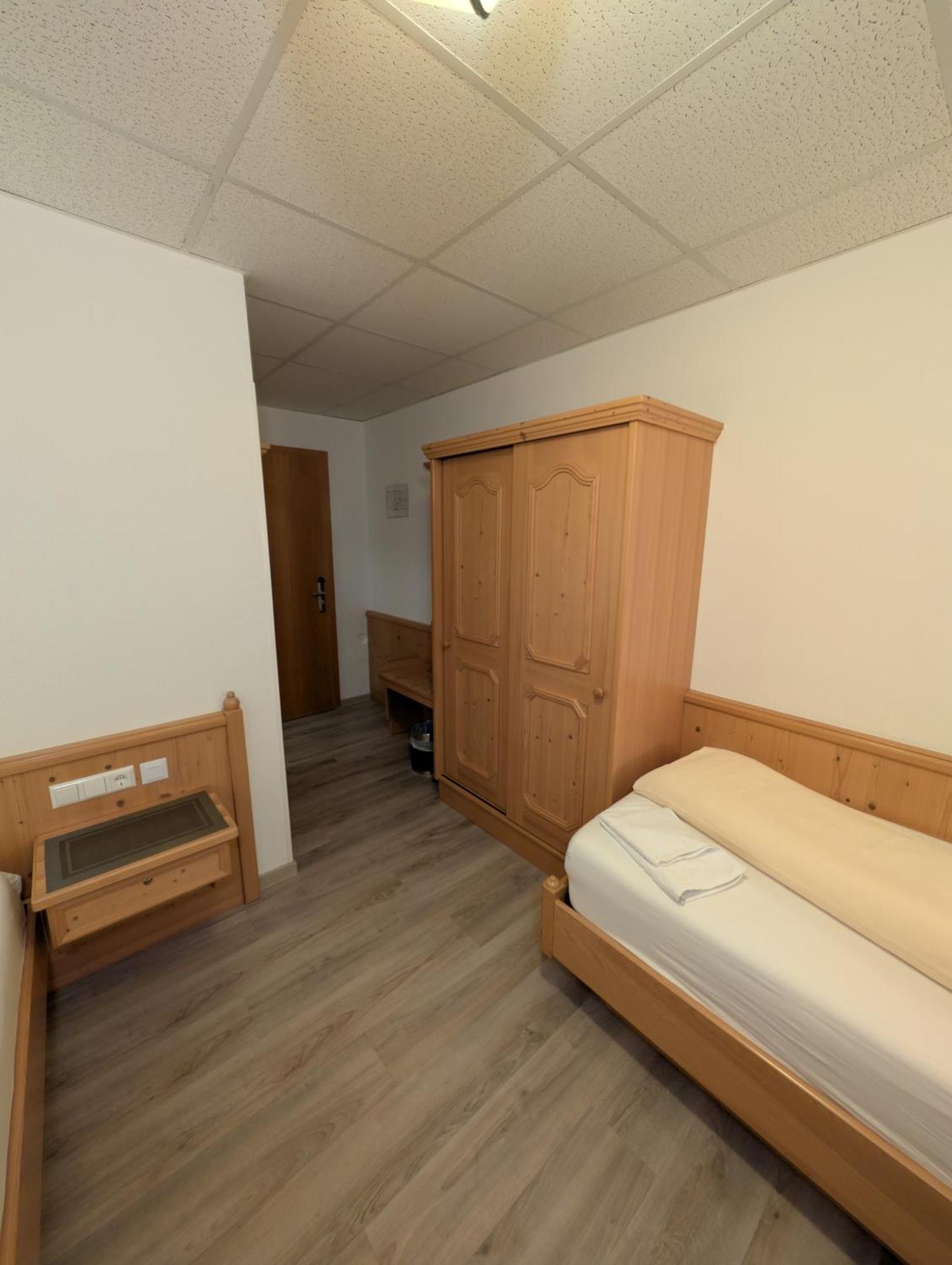 Отель Hotel-gasthof Zur Rose 3*